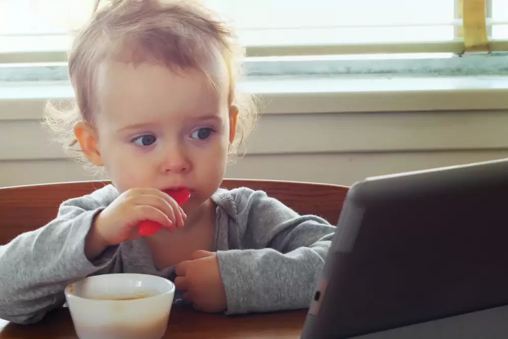 Voici où les écrans sont maintenant interdits pour les enfants de moins de 3 ans