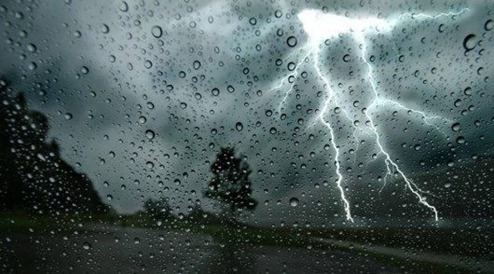 Orages violents au Québec: Près de 100.000 foyers privés d'électricité, plusieurs vols annulés
