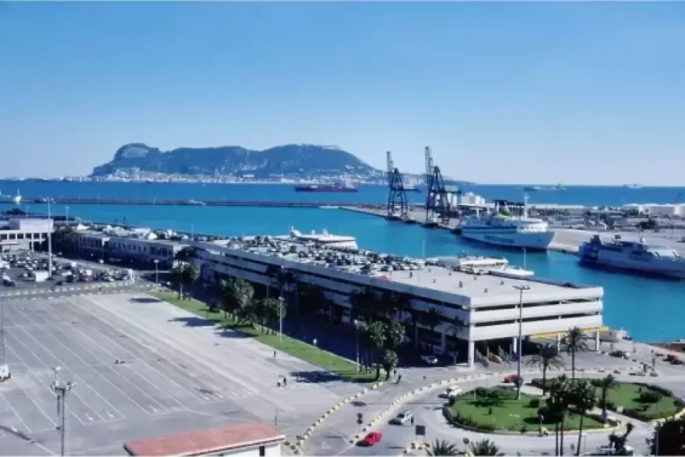 Algésiras : Les pilotes maritimes du port menacent d’une grève en pleine OPE