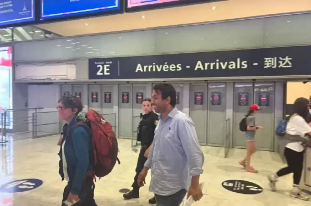 Mohamed El Bakkali de retour à Paris après sa remise en liberté par Israël