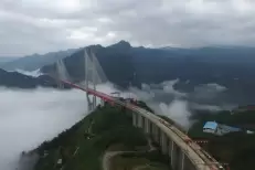 Chine: Le plus haut pont au monde sera inauguré fin septembre