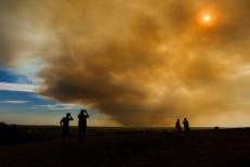 Espagne : Un feu de forêt provoque un énorme nuage de fumée près de Madrid