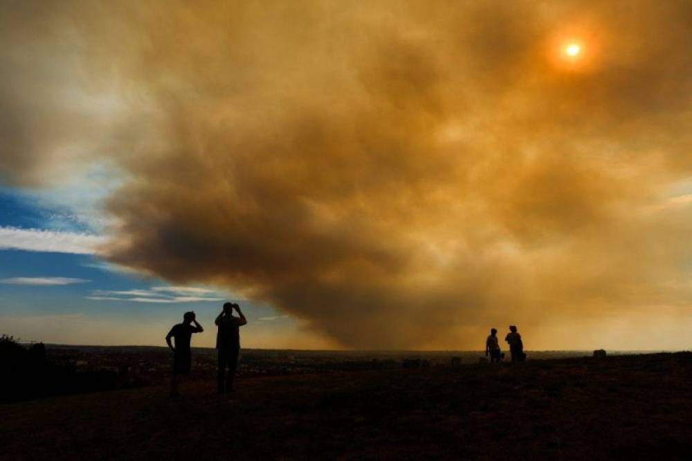 Espagne : Un feu de forêt provoque un énorme nuage de fumée près de Madrid
