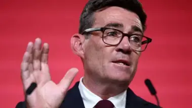 Royaume-Uni : Andy Burnham devient officiellement...