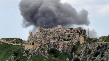Liban: l'armée israélienne procède à des explosion...