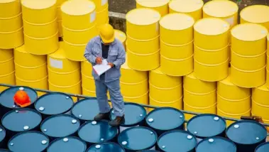 Le pétrole gagne plus de 5% après l'annonce par Tr...