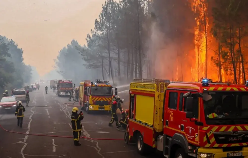Incendies en France et en Espagne : la chaleur menace de relancer les flammes
