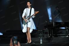 Entre émotion et exubérance, Charlotte Cardin et Mika séduisent Jazzablanca