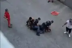 Italie : la mort d’un Marocain lors de son interpellation par la police provoque une vague de protestations