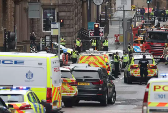 Six personnes blessées après une attaque au couteau à Glasgow, le suspect abattu