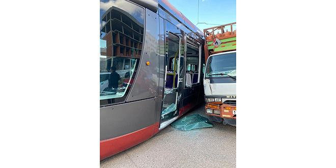 Casablanca: Un conducteur de camion irresponsable percute le tram