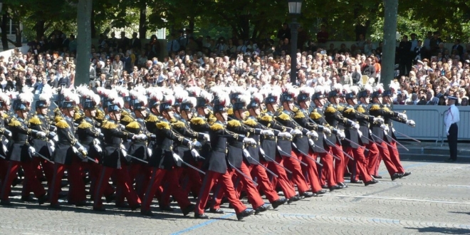 France: le défilé du 14 juillet remplacé par une cérémonie militaire