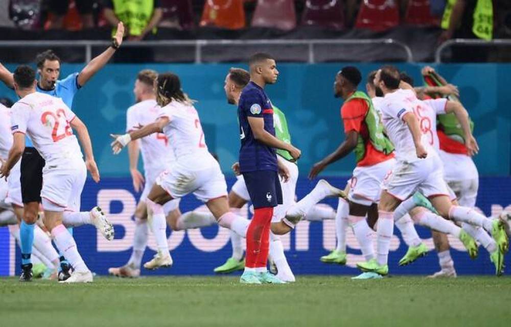 France-Suisse : Les Bleus tombent de (très, très, très) haut au terme d’un match au scénario de déglingo