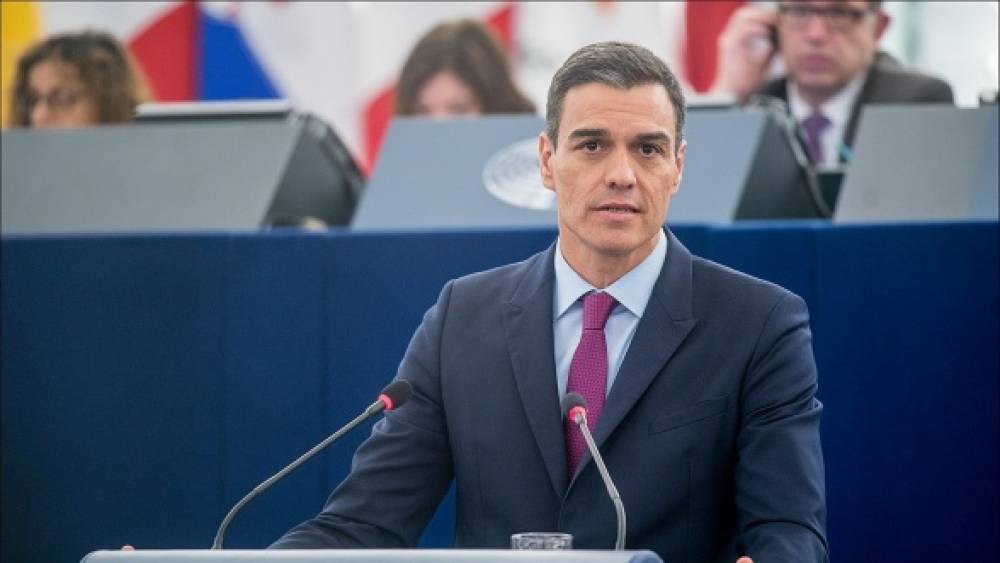 Espagne: Pedro Sanchez considère comme une "dérive" le référendum d'autodétermination en Catalogne