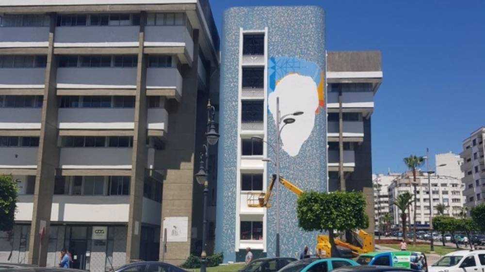 Tanger: la fresque représentant Leïla Alaoui, effacée, puis repeinte à nouveau: la réaction de sa mère, Christine