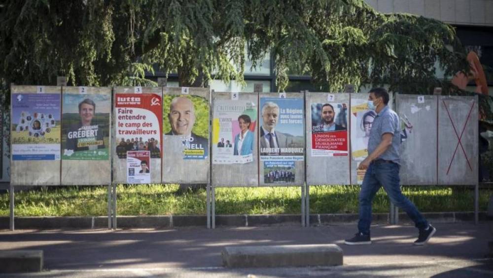 Les Français s'abstiennent massivement, les partis de Macron et Le Pen en échec