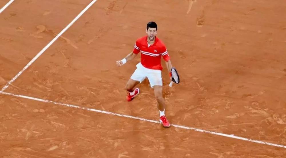 Roland-Garros : au bout de la nuit, Djokovic s'offre une demi-finale face à Nadal