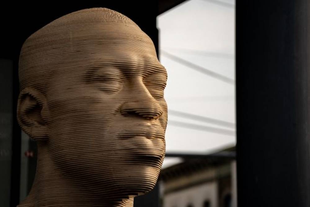 Des statues de George Floyd vandalisées aux États-Unis