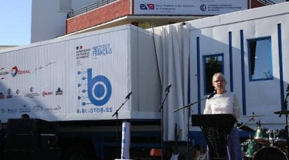 L'Institut Français lance Bibliotobiss, un espace culturel et multimédia itinérant