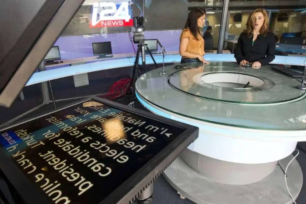 Basée en Israël, la chaîne i24news ouvre un bureau aux Émirats