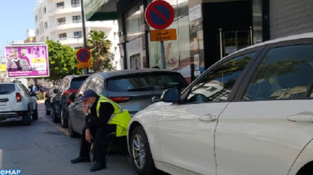 L’exploitation du service du stationnement des véhicules entre dans le cadre de l’occupation temporaire du domaine public régie par un ensemble de lois