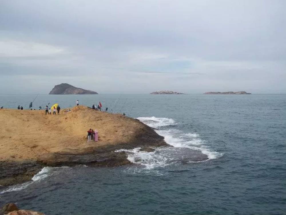 Espagne : le Parti populaire porte plainte contre la ferme piscicole marocaine au large des Îles Zaffarines