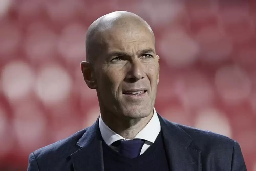 Football : Emmanuel Macron souhaite que Zidane revienne en Ligue 1