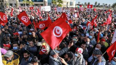 Manifestation à Tunis contre l’"ingérence" dans le...