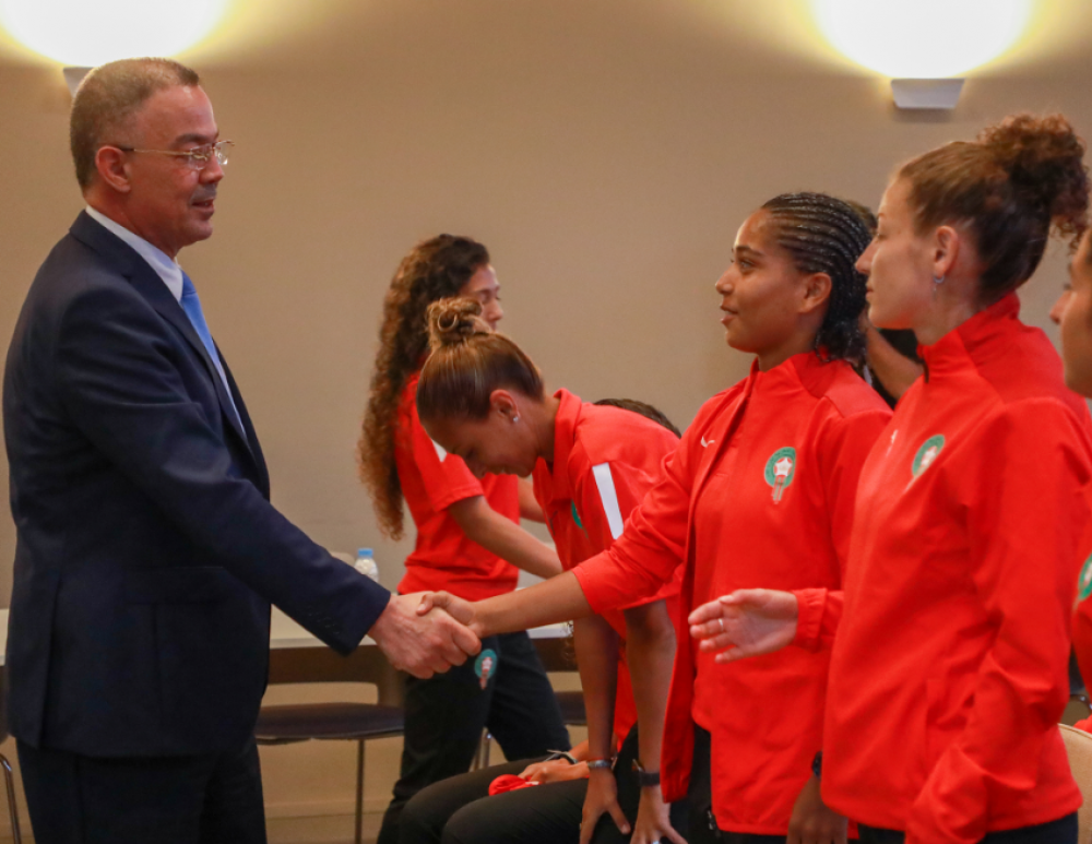 Fouzi Lekjaa rencontre les Lionnes de l’Atlas avant leur départ en stage de préparation