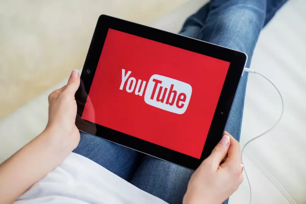 YouTube fait du rangement... et les chaînes de fans prennent cher