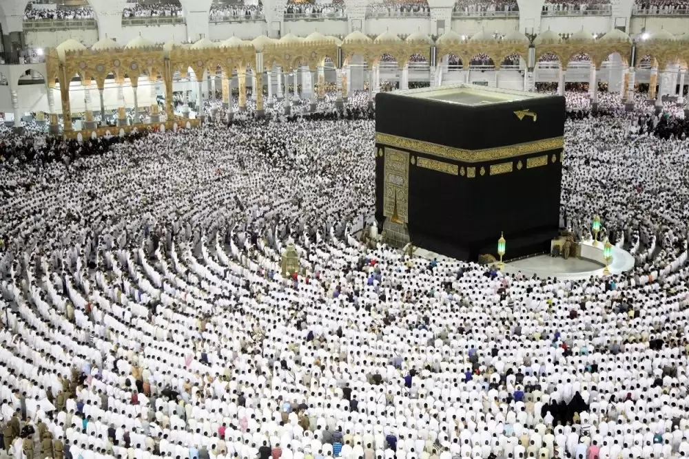 Les pèlerins accomplissent Tawaf Al Wadaa marquant la fin du Hajj