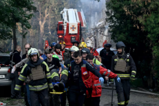 Ukraine: des frappes russes intenses sur Kiev font au moins 14 morts
