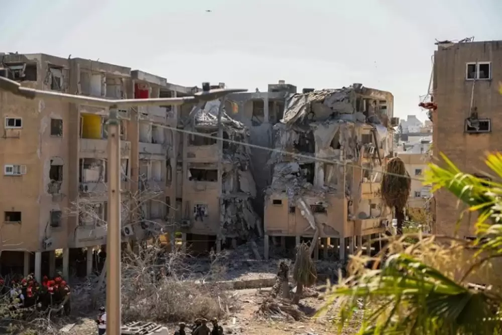 Un hôpital touché en Israël, Netanyahu menace Khamenei