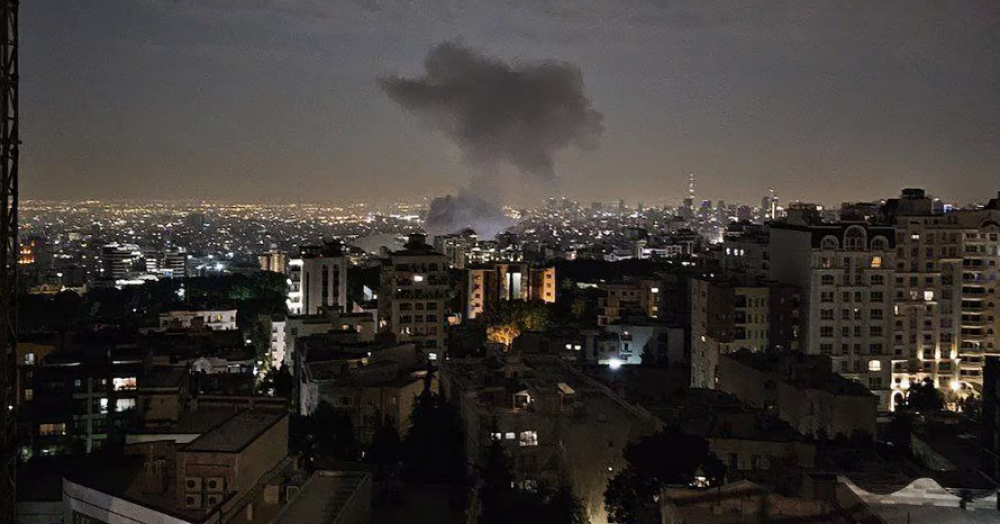 Septième jour de frappes sur l’Iran: Trump maintient la menace d’une intervention américaine