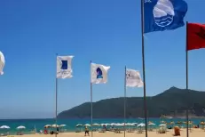 Pavillon Bleu 2025 : 28 plages, un lac de montagne et quatre ports de plaisance labellisés
