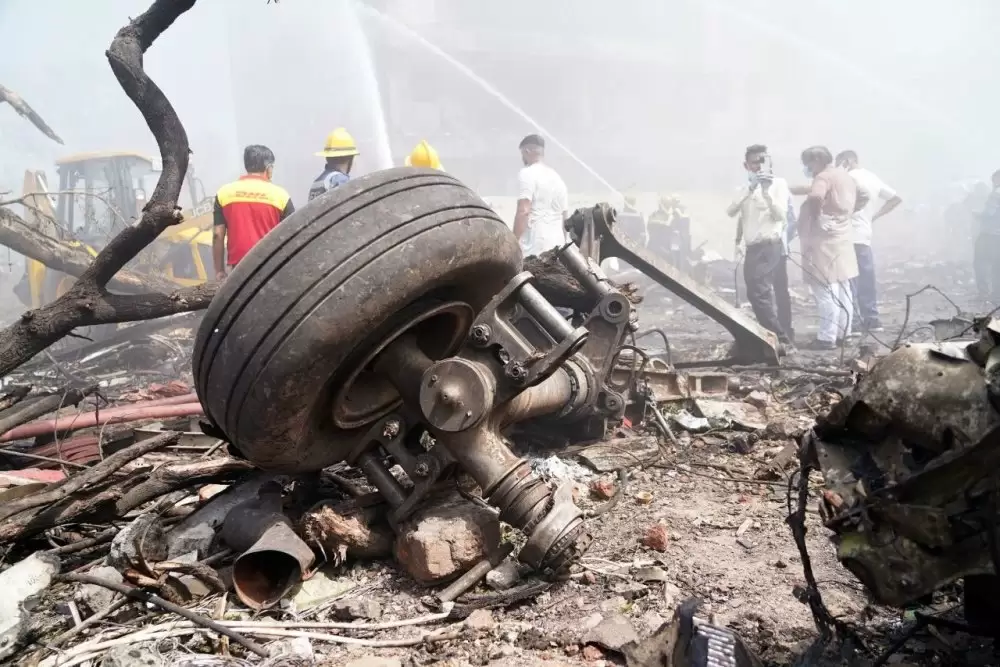 Crash du vol Air India : une des deux boîtes noires retrouvées