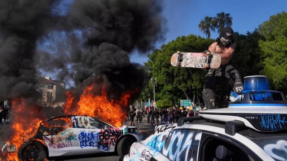 Émeutes à Los Angeles: un couvre-feu nocturne décrété pendant « plusieurs jours »