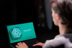 A force d'utiliser ChatGPT, cette étude affirme qu'on finit par parler comme un chatbot
