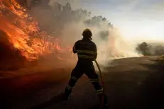 Espagne : Un incendie ravage près de 2.000 hectares à Huelva, 365 personnes évacuées