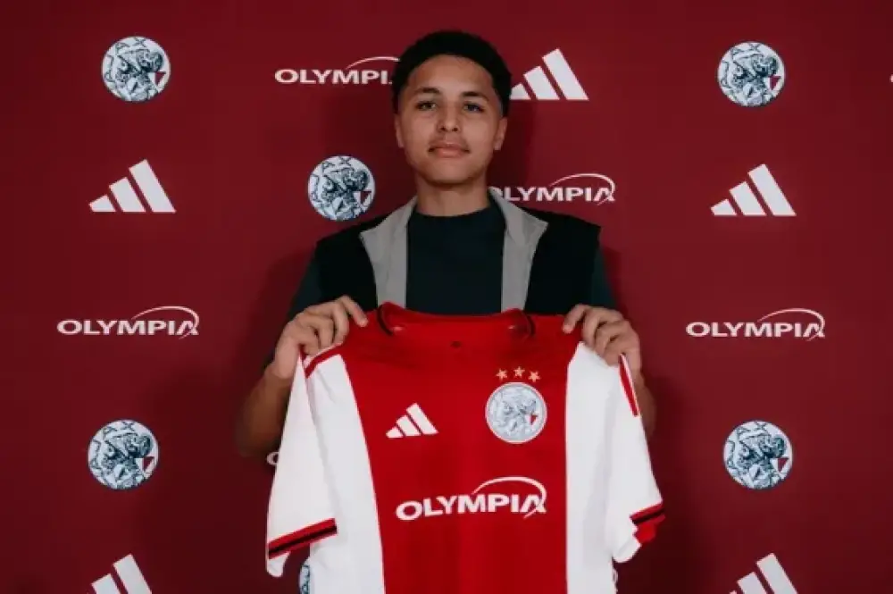 Imran Talai signe son premier contrat professionnel avec Ajax