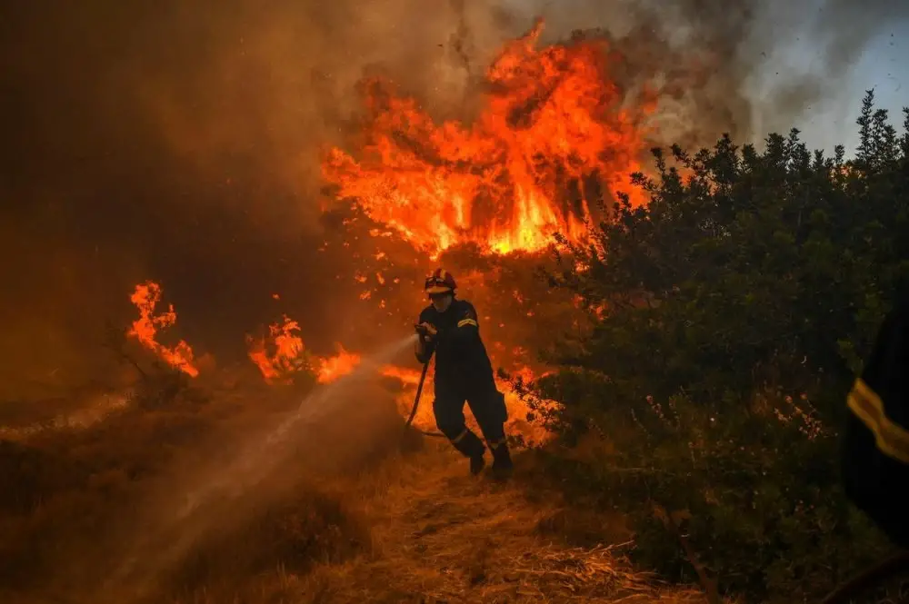 Un incendie de forêt ravage 177 hectares à Murcie en Espagne, une centaine de personnes évacuées