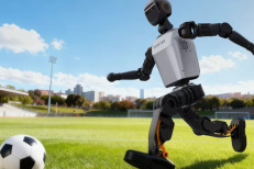 Ce robot footballeur s’entraîne pendant la Coupe du monde à battre les humains… et ses penalties font des dégâts !