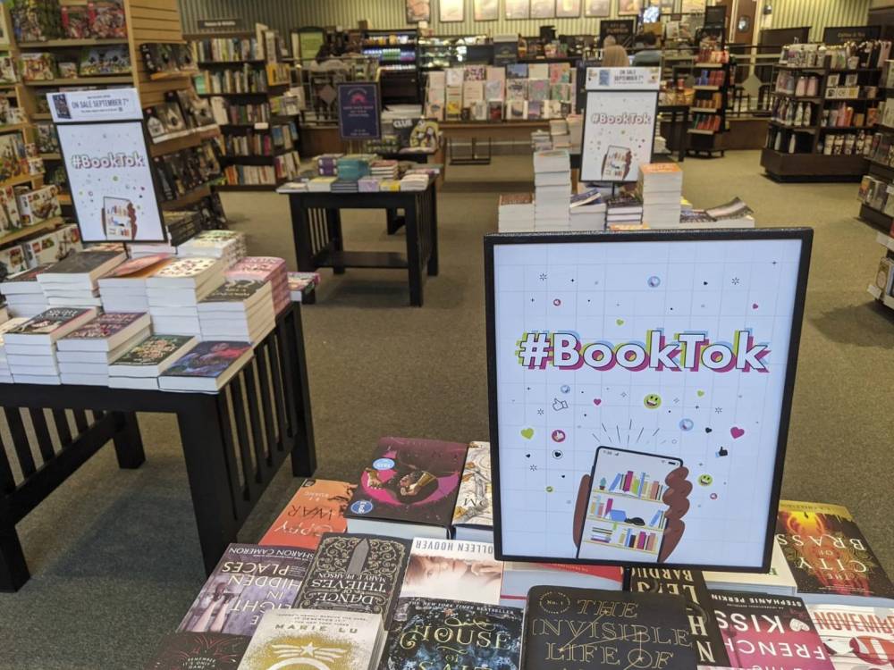 BookTok : Quand la lecture devient virale, émotionnelle… et parfois inquiétante