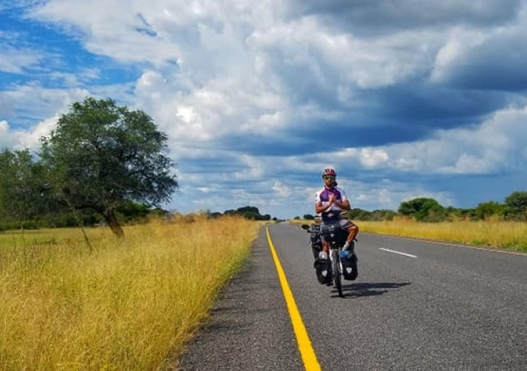 Vidéo. Botswana: un cycliste marocain survit à une attaque d'éléphant