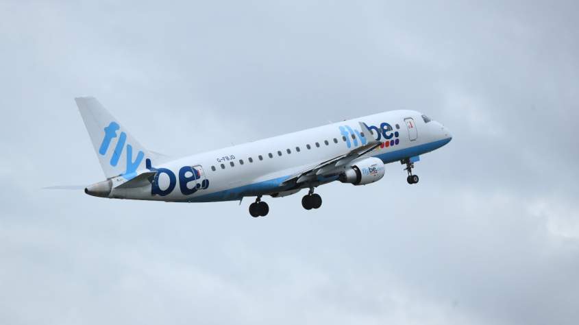 Suite à la chute du trafic aérien mondial, la compagnie aérienne britannique Flybe cesse ses activités