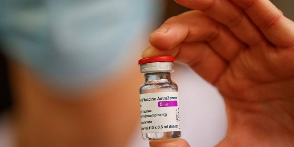 Vaccin AstraZeneca: Les suspensions s'enchaînent