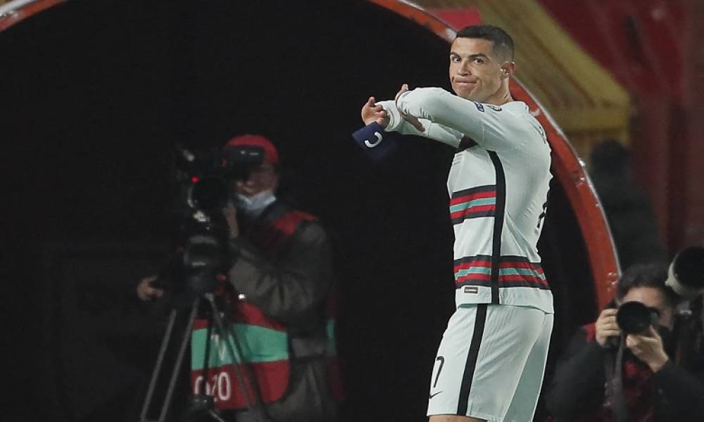 Mondial-2022: le brassard de Ronaldo aux enchères pour aider un enfant