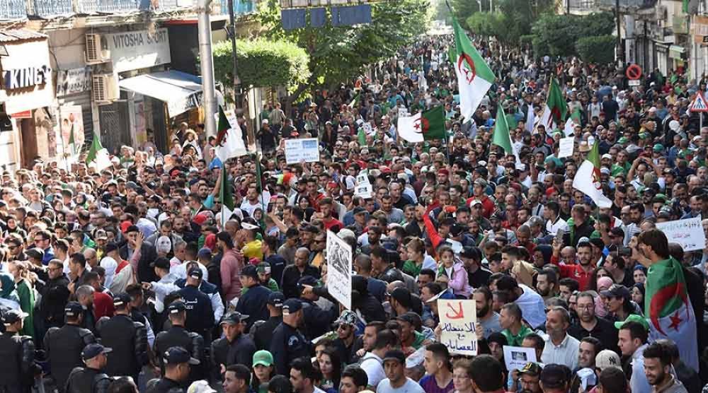 Algérie : Les manifestants réclament la “démocratisation” du pays et le “départ des dirigeants” au pouvoir