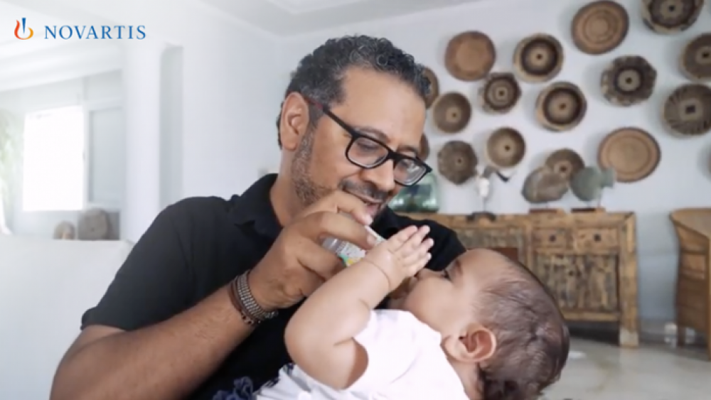 Novartis instaure un congé parental rémunéré de 14 semaines au Maroc valable aussi pour les pères