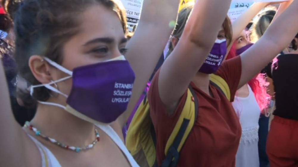 Les Turques défendent la Convention d'Istanbul contre les violences faites aux femmes
